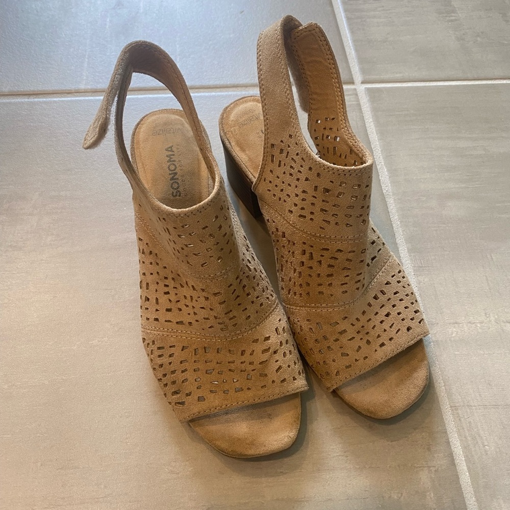 Women’s peep toe heel